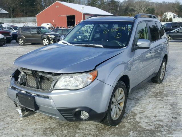 JF2SHADC2DH421674 - 2013 SUBARU FORESTER 2 SILVER photo 2