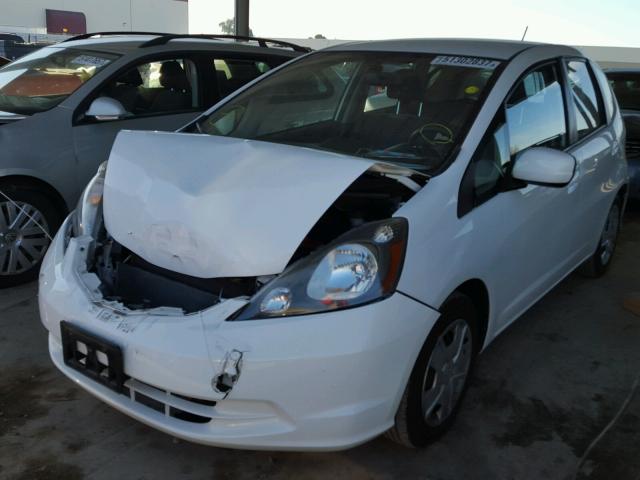 JHMGE8H31CC028646 - 2012 HONDA FIT WHITE photo 2