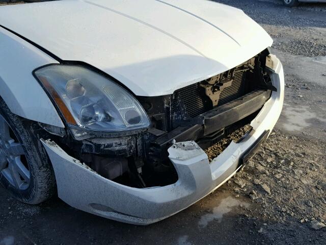 1N4BA41E84C886201 - 2004 NISSAN MAXIMA SE WHITE photo 9