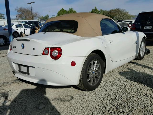 4USBT33565LS57902 - 2005 BMW Z4 2.5 WHITE photo 4