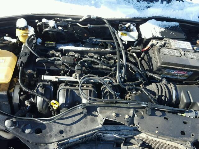 3FAFP37N55R121628 - 2005 FORD FOCUS ZX5 BLACK photo 7