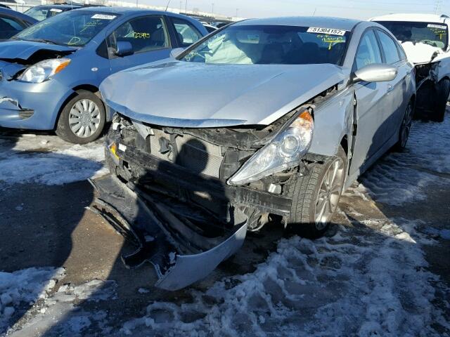 5NPEC4AC5EH835423 - 2014 HYUNDAI SONATA SE SILVER photo 2