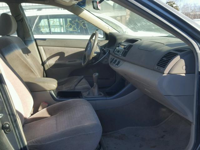JTDBE32K530223116 - 2003 TOYOTA CAMRY LE ნაცრისფერი ფოტო 5