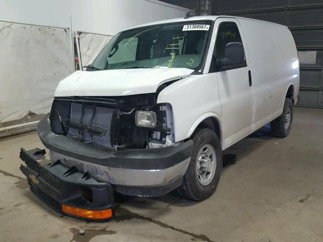 1GCWGAFGXH1181873 - 2017 CHEVROLET EXPRESS G2 WHITE photo 2