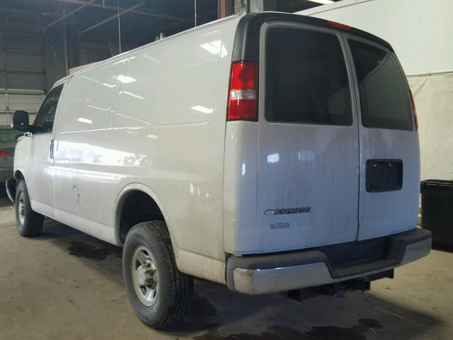 1GCWGAFGXH1181873 - 2017 CHEVROLET EXPRESS G2 WHITE photo 3