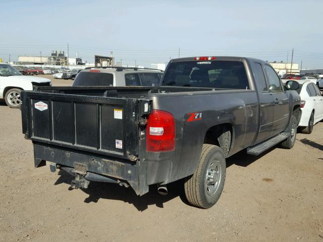 1GCHC29KX8E144180 - 2008 CHEVROLET SILVERADO CHARCOAL photo 4