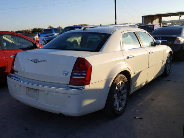 2C3AA63H25H633676 - 2005 CHRYSLER 300C WHITE photo 4