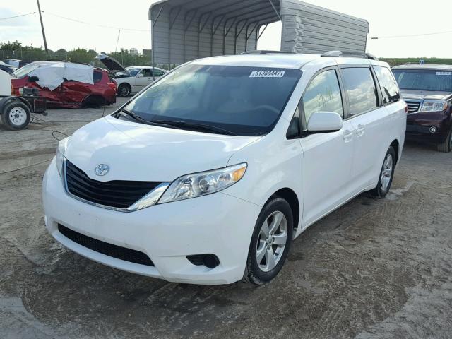 5TDKK3DC4ES526774 - 2014 TOYOTA SIENNA LE WHITE photo 2