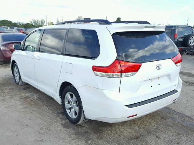 5TDKK3DC4ES526774 - 2014 TOYOTA SIENNA LE WHITE photo 3