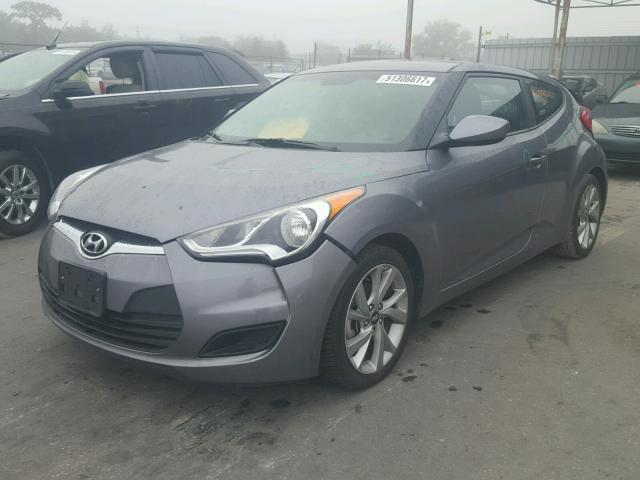 KMHTC6AD6GU271197 - 2016 HYUNDAI VELOSTER B GRAY photo 2