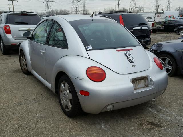 3VWCA21C0YM420345 - 2000 VOLKSWAGEN NEW BEETLE SILVER photo 3