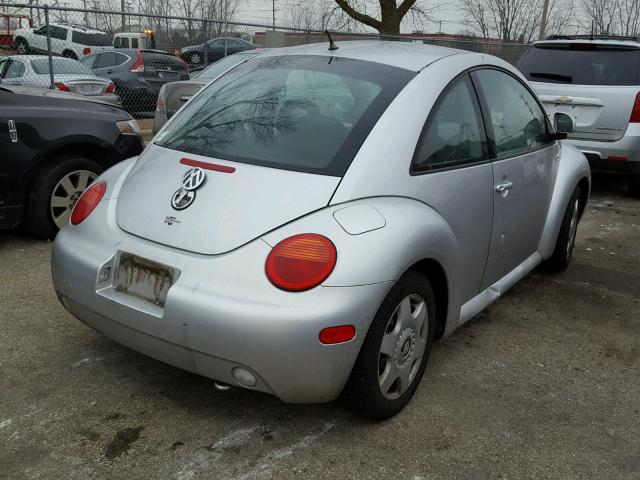 3VWCA21C0YM420345 - 2000 VOLKSWAGEN NEW BEETLE SILVER photo 4