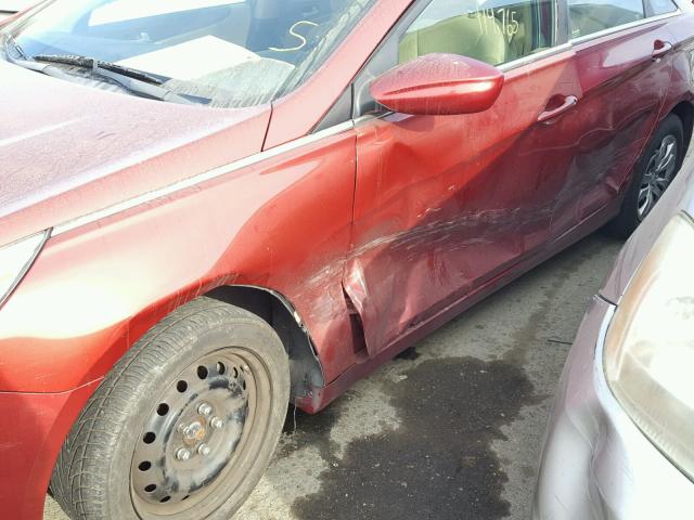 5NPEB4AC8BH184173 - 2011 HYUNDAI SONATA GLS RED photo 9