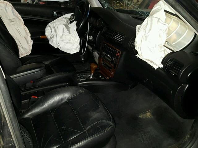 WVWEH63B41E031139 - 2001 VOLKSWAGEN PASSAT GLX BLUE photo 5