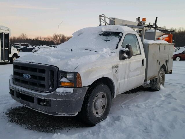 1FDSF30516EB43390 - 2006 FORD F350 SRW S WHITE photo 2