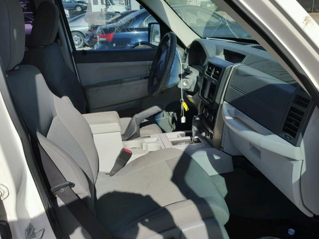 1J8GP28K48W284083 - 2008 JEEP LIBERTY SP WHITE photo 5