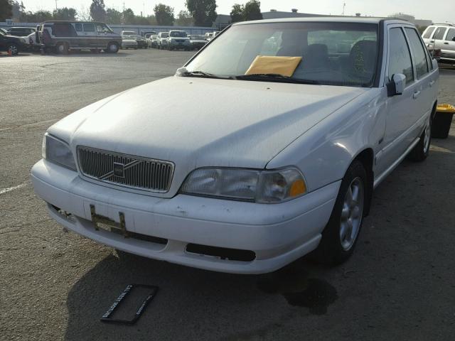 YV1LS557XW1500917 - 1998 VOLVO S70 WHITE photo 2