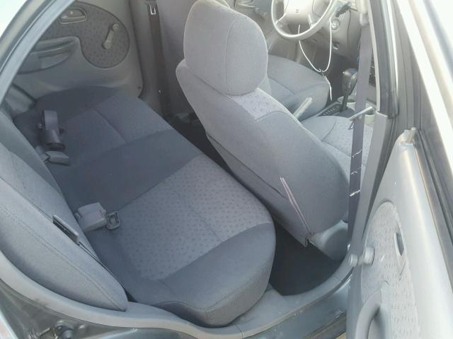 KNADC125056381034 - 2005 KIA RIO GRAY photo 6