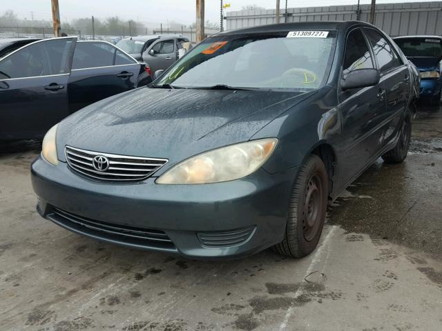 4T1BE30K55U062986 - 2005 TOYOTA CAMRY LE 绿色 照片 2