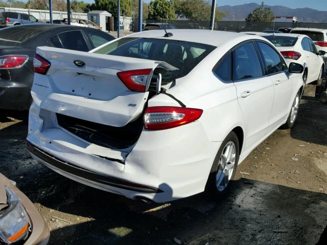 3FA6P0H78GR247127 - 2016 FORD FUSION SE WHITE photo 4