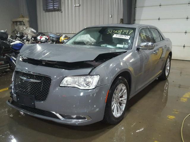 2C3CCAEG2HH664943 - 2017 CHRYSLER 300C GRAY photo 2