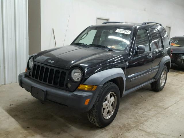 1J4GL48506W270911 - 2006 JEEP LIBERTY SP BLACK photo 2