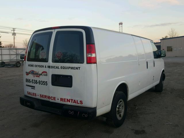 1GCWGGFF0F1101746 - 2015 CHEVROLET EXPRESS G2 WHITE photo 4