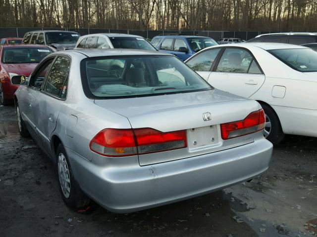 1HGCG564X1A034248 - 2001 HONDA ACCORD LX SILVER photo 3