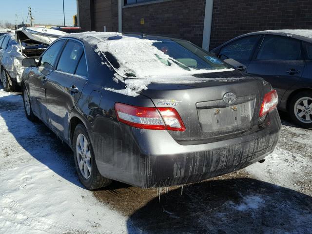 4T1BF3EK7BU220195 - 2011 TOYOTA CAMRY BASE GRAY photo 3