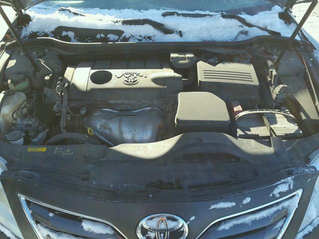 4T1BF3EK7BU220195 - 2011 TOYOTA CAMRY BASE GRAY photo 7