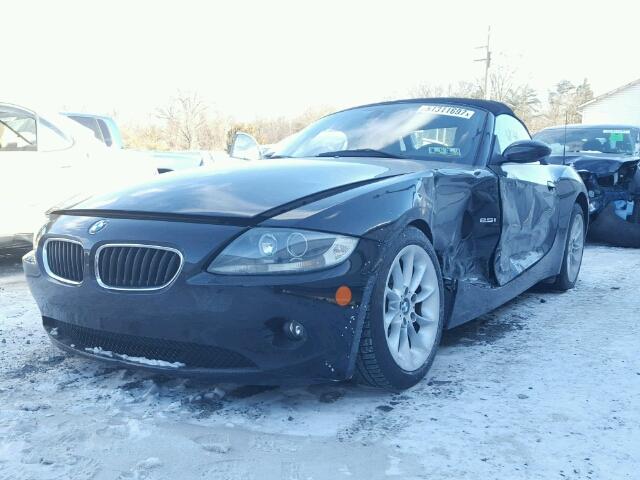 4USBT33585LR70638 - 2005 BMW Z4 2.5 BLACK photo 2