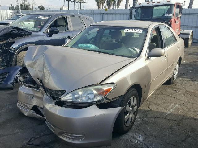 4T1BE32K72U524103 - 2002 TOYOTA CAMRY LE GOLD photo 2