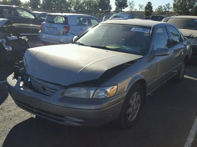 JT2BF22K5V0077383 - 1997 TOYOTA CAMRY LE GRAY photo 2