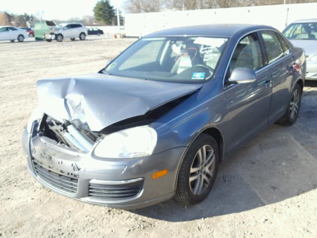 3VWDF71K45M615502 - 2005 VOLKSWAGEN NEW JETTA GRAY photo 2