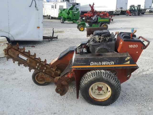 P1637 - 2002 DITCH WITCH 1820 RED photo 6