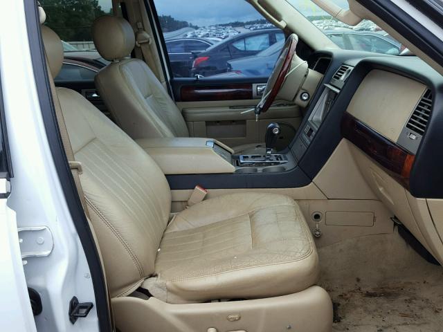 5LMFU27565LJ10738 - 2005 LINCOLN NAVIGATOR Biały zdjęcie 5