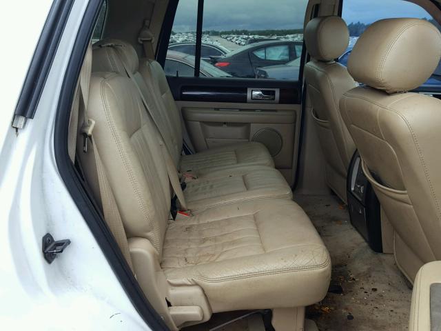 5LMFU27565LJ10738 - 2005 LINCOLN NAVIGATOR Biały zdjęcie 6