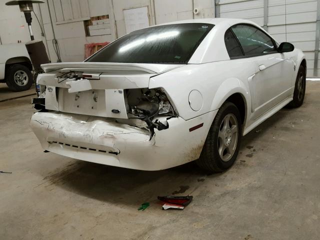 1FAFP4043YF218612 - 2000 FORD MUSTANG WHITE photo 4