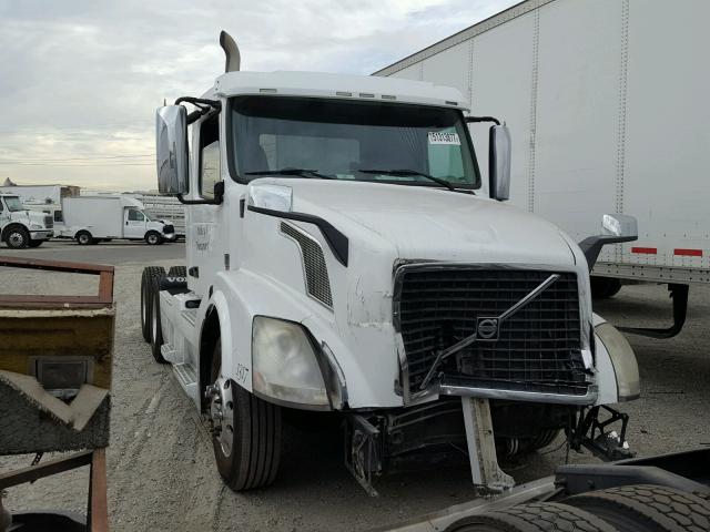 4V4NC9EG1CN558605 - 2012 VOLVO VN VNL WHITE photo 1