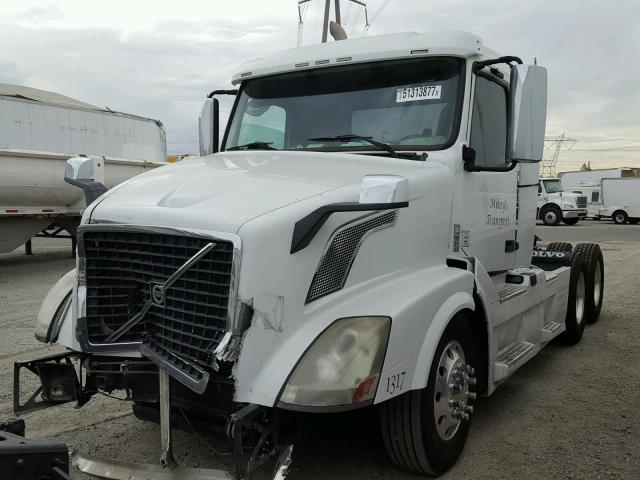 4V4NC9EG1CN558605 - 2012 VOLVO VN VNL WHITE photo 2