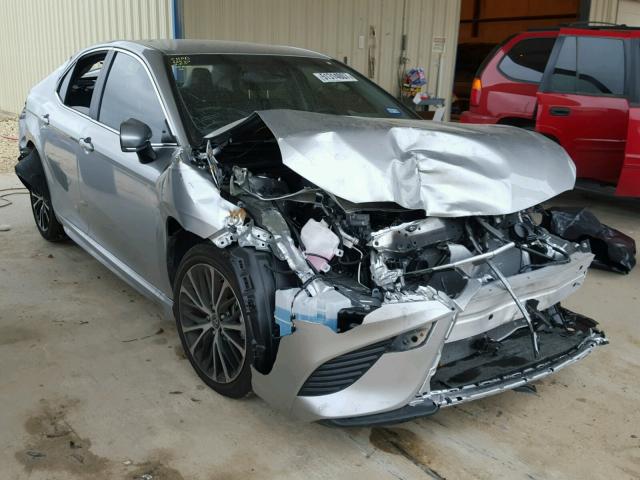 JTNB11HKXJ3021886 - 2018 TOYOTA CAMRY L SILVER photo 1