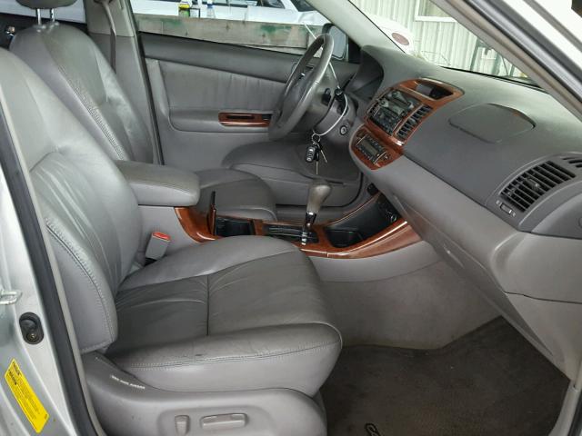 4T1BE30K93U675299 - 2003 TOYOTA CAMRY LE 银色 照片 5