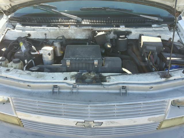 1GCDM19W81B116393 - 2001 CHEVROLET ASTRO WHITE photo 7