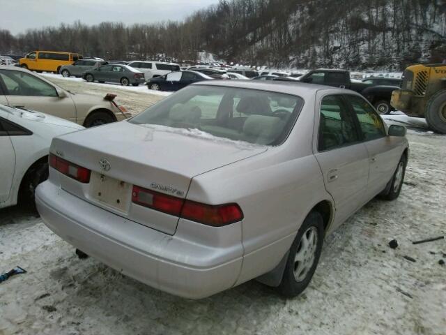 4T1BG28K9WU266362 - 1998 TOYOTA CAMRY CE BROWN photo 4