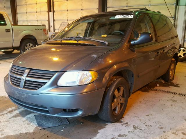 1D4GP45R45B229630 - 2005 DODGE CARAVAN SX GRAY photo 2