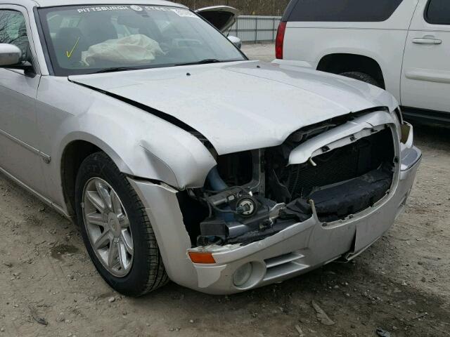 2C3AA63H35H578686 - 2005 CHRYSLER 300C SILVER photo 10