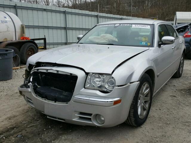 2C3AA63H35H578686 - 2005 CHRYSLER 300C SILVER photo 2