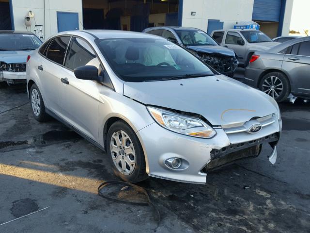 1FAHP3E2XCL109469 - 2012 FORD FOCUS S SILVER photo 1