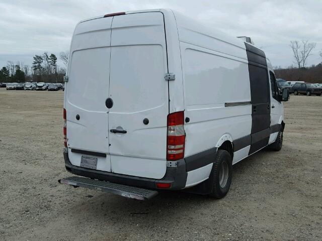 WD3PF4CC4B5504156 - 2011 MERCEDES-BENZ SPRINTER 3 WHITE photo 4