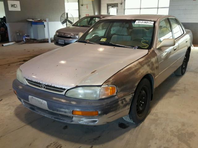4T1BF12K8TU128877 - 1996 TOYOTA CAMRY LE ბეჟი ფოტო 2